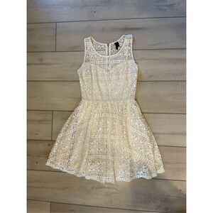 Want and Need Women's Lace Dress A-Line Sleeveless Casual Floral Cream Small